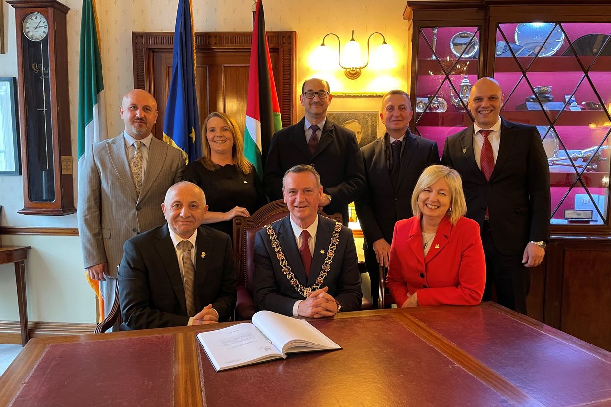 Image Gallery 0|100%x75%